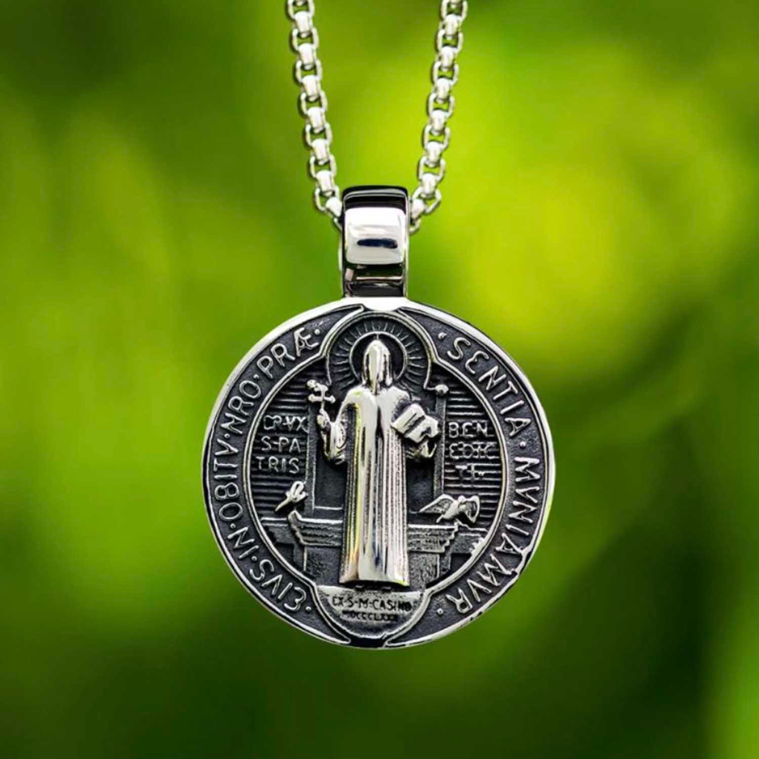 La Medalla de San Benito Historia, Significado y Usos GOLD SHIELD