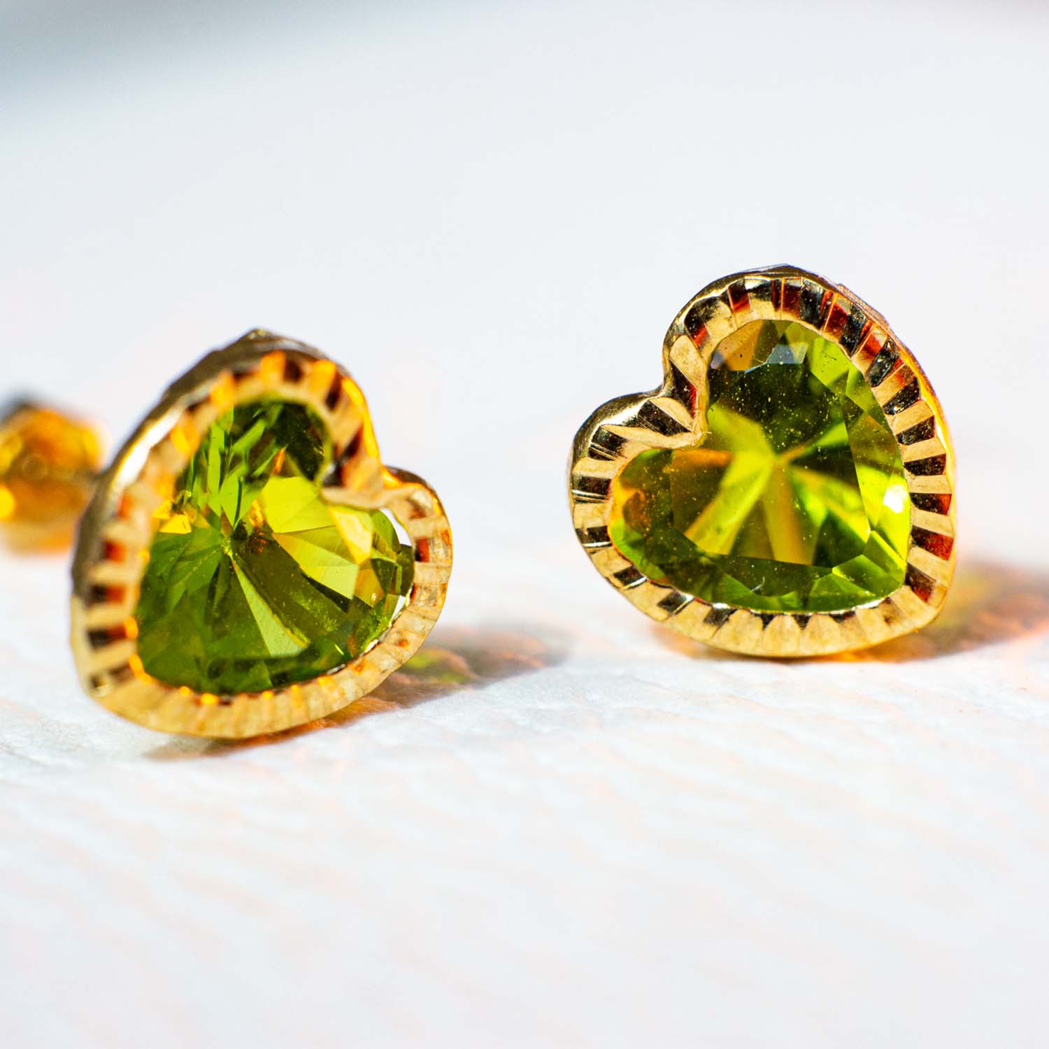 Aretes de Oro - GOLD SHIELD