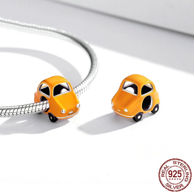 Charm de coche naranja vintage y una pulsera pandora marca gold shield
