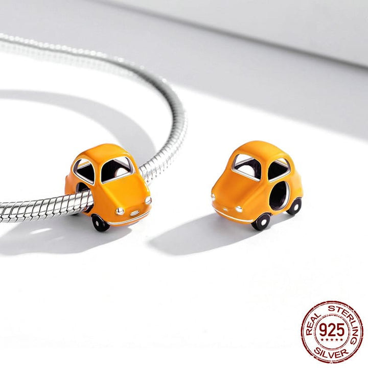 Charm de coche naranja vintage y una pulsera pandora marca gold shield