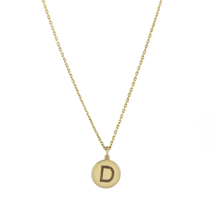 Cadena de oro con dije de oro personalizado y fondo blanco - GOLD SHIELD