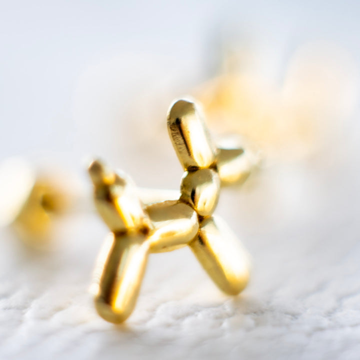 Lateral arete de perrito de globo 18k marca GOLD SHIELD