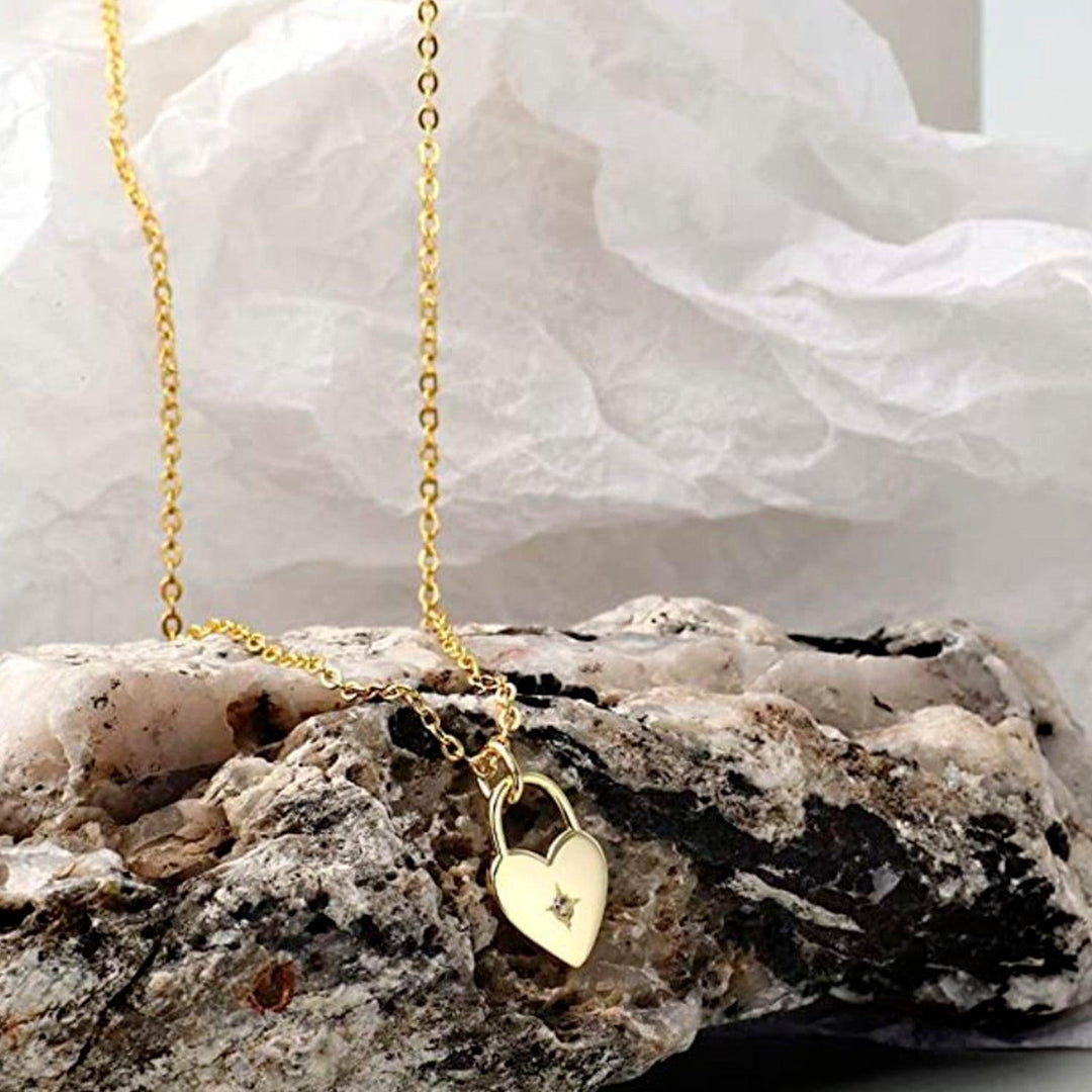 Collar para Mujer de Acero Inoxidable Dije Candado Y Corazón - GOLD SHIELD