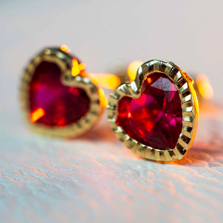 Aretes en forma de corazón de oro 18k