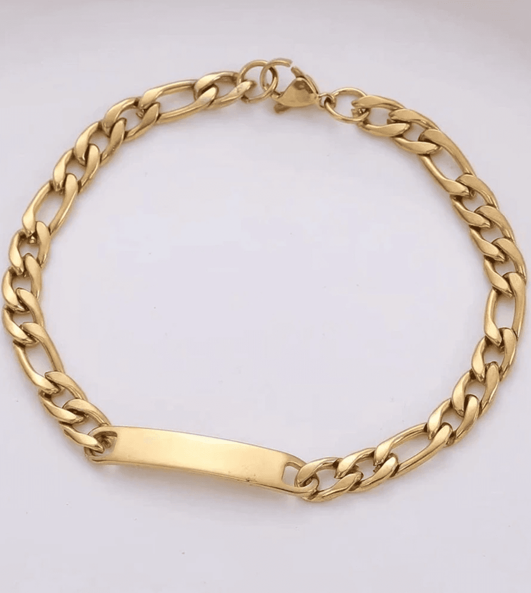 Esclava de oro con fondo blanco