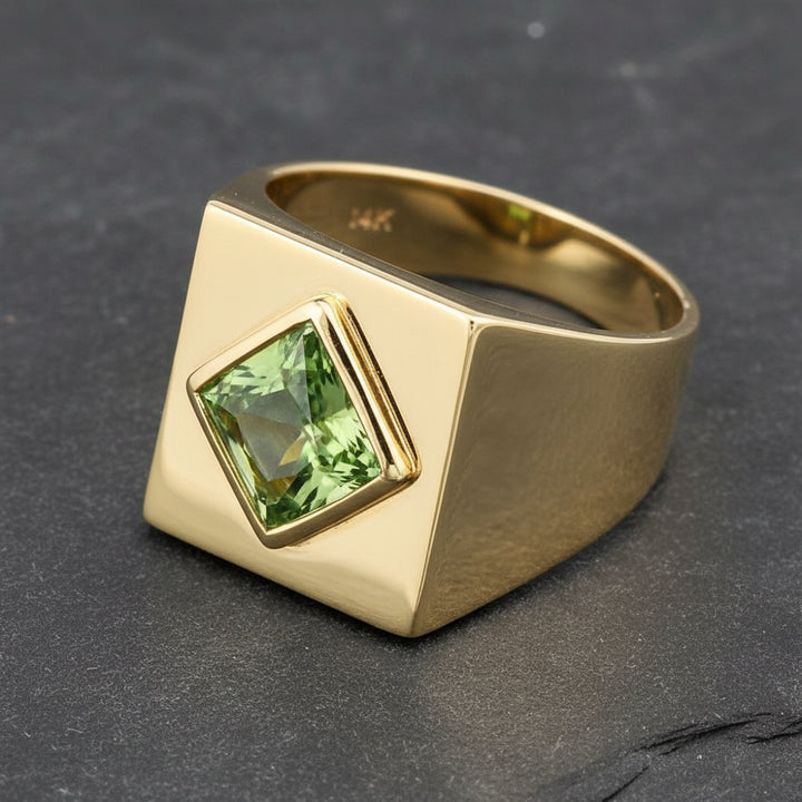Anillo Hombre Oro 14k con Zafiro Verde 0.7ct | Gold Shield