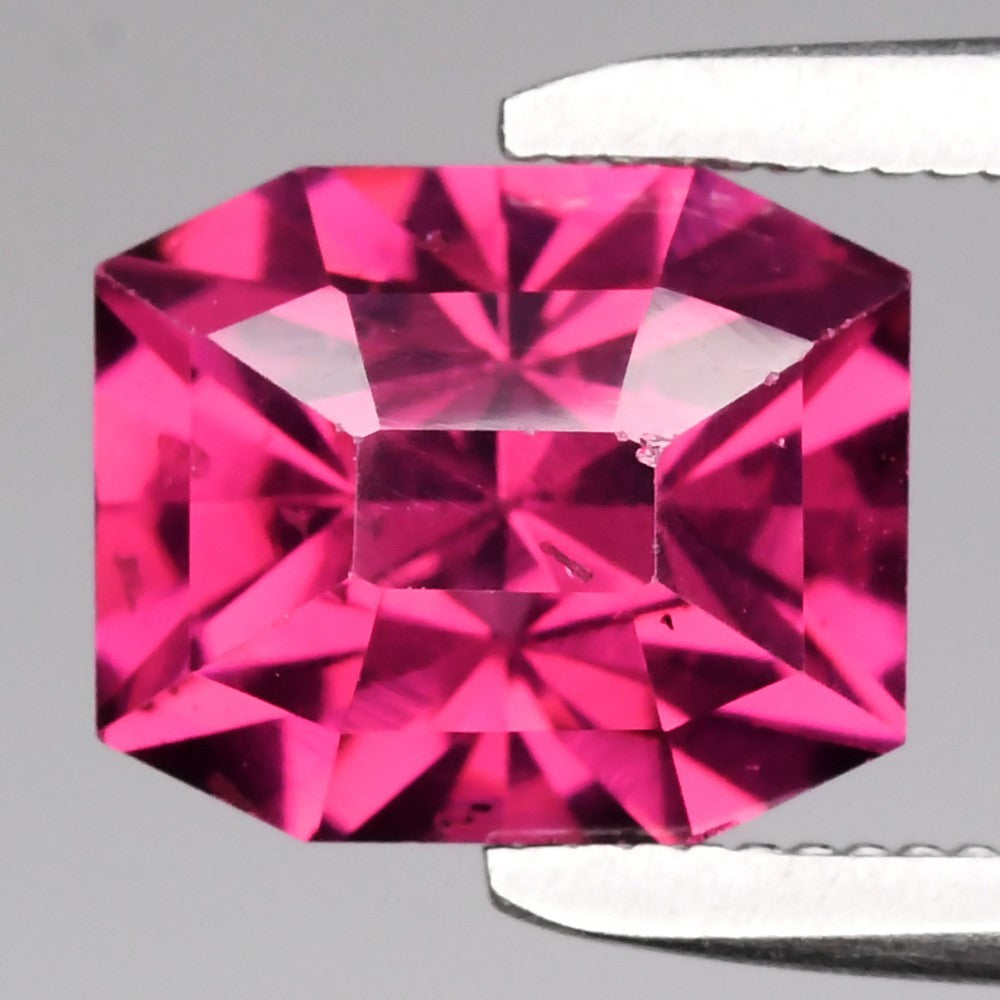 Granate Rhodolita Rosa purpúreo 2.59ct — Corte Octagonal brillante — Tanzania