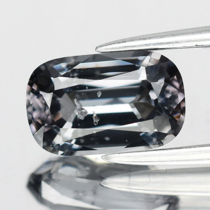 Espinela violeta gris natural 1.43ct corte cushion de Myanmar, pieza única — Gold Shield