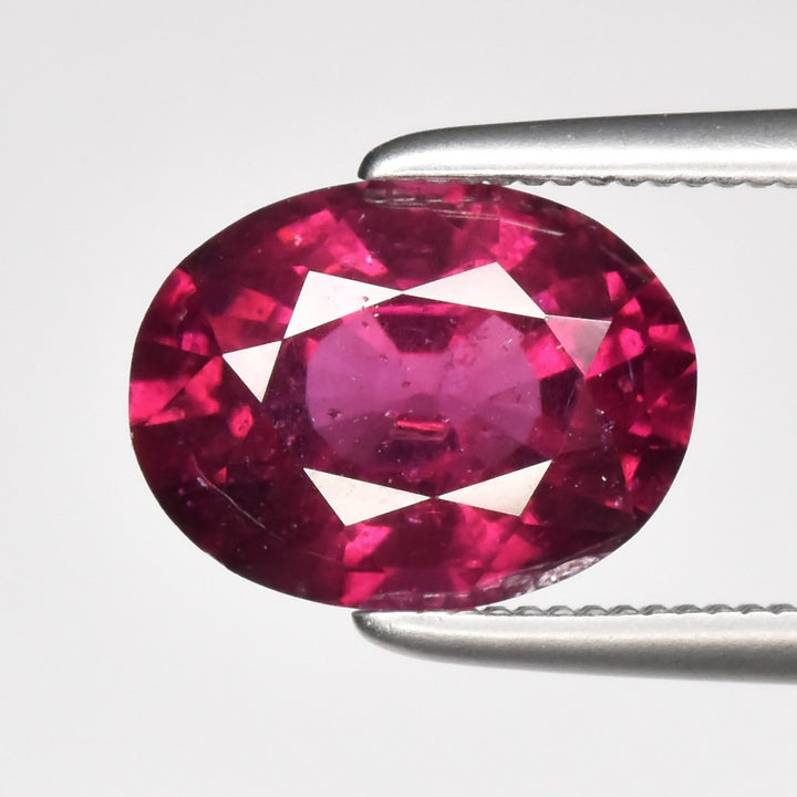 Granate Rhodolita purpureo rosa natural 2.17ct corte oval de Africa, pieza única — Gold Shield