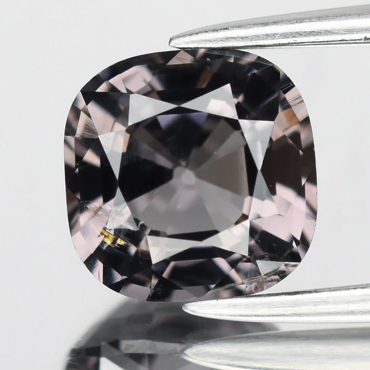 Espinela grisaceo purpura natural 1.43ct corte cushion de Myanmar, pieza única — Gold Shield