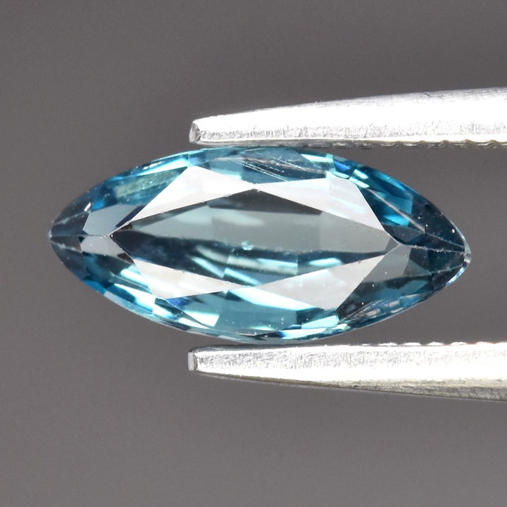 Topacio london blue natural 0.89ct corte marquesa de Brasil, pieza única — Gold Shield