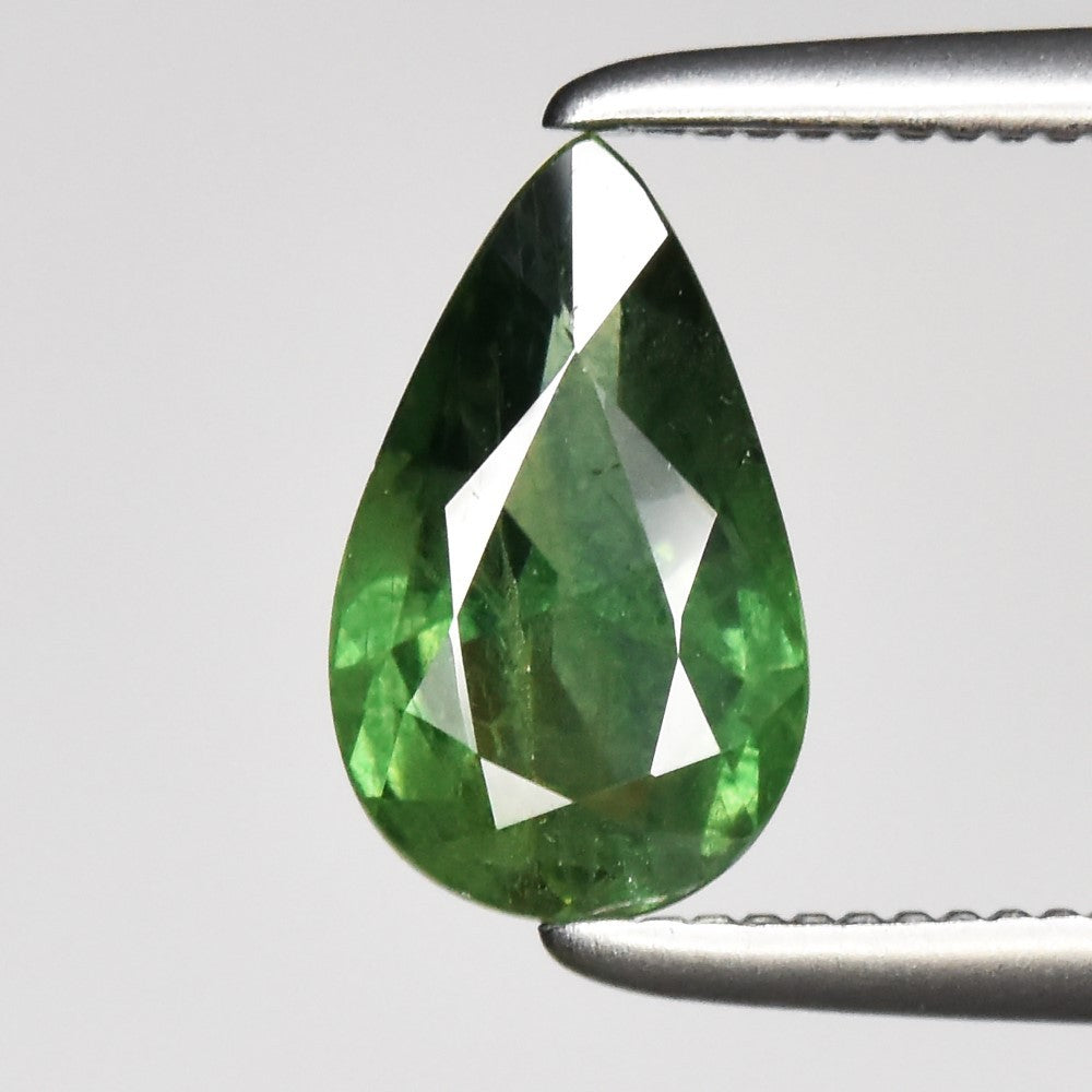 zafiro verde natural 0.89ct corte pera, gema suelta Gold Shield joyería mexicana