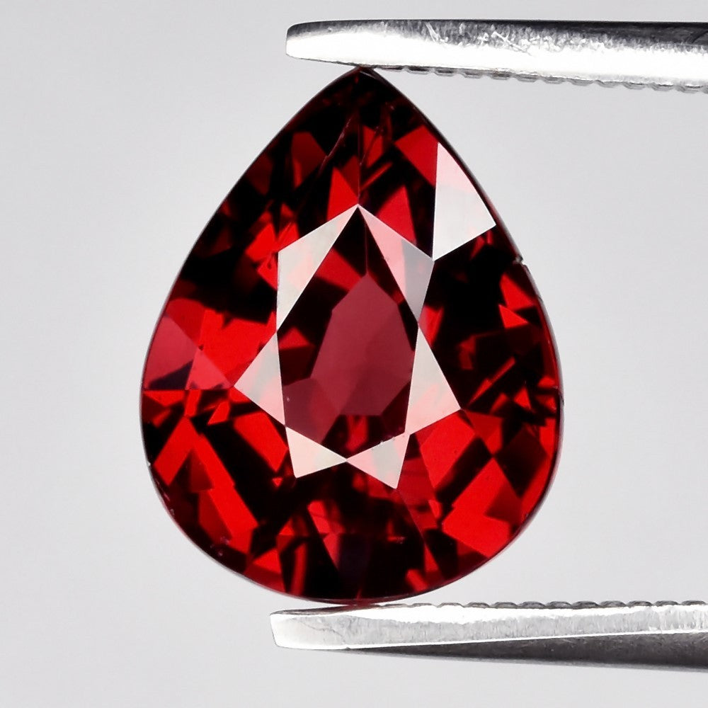 Granate Purpura Purpura rojizo 3.08ct — Corte Pera — Tanzania — PREVENTA