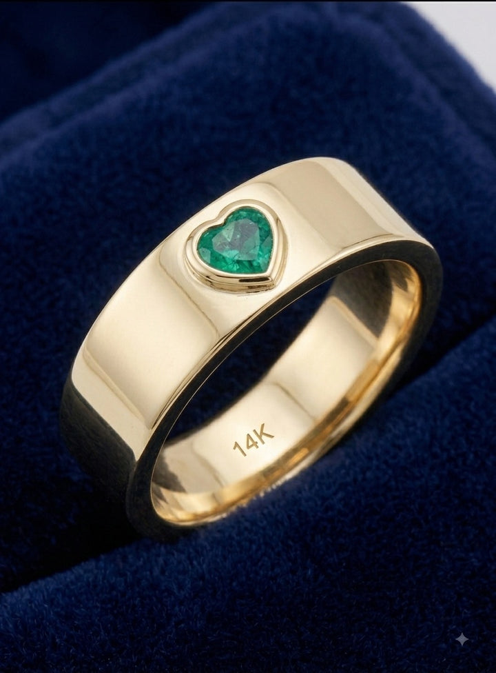 Esmeralda verde natural 0.4ct corte corazón — Anillo Hombre Oro 14k | Gold Shield