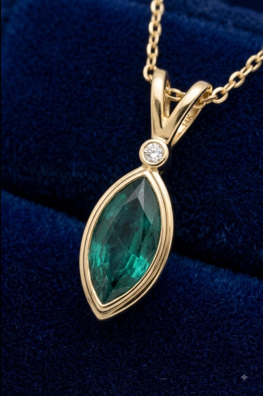 Esmeralda verde natural 2.2ct corte marquesa — Dije Oro 14k | Gold Shield