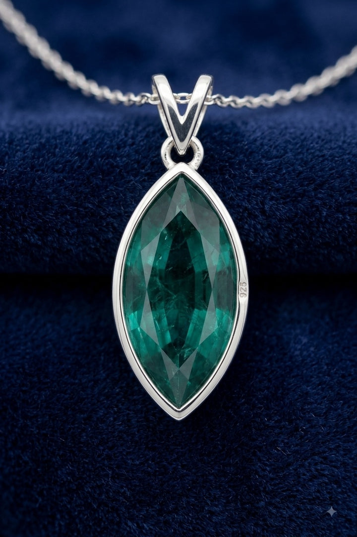 Esmeralda verde natural 2.2ct corte marquesa — Dije Plata 925 | Gold Shield