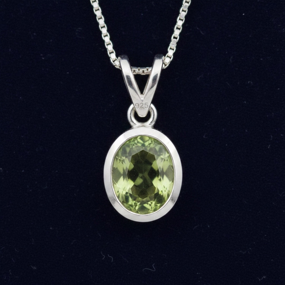 dije plata 925 con alexandrita verde natural 0.40ct corte oval, joyería mexicana Gold Shield