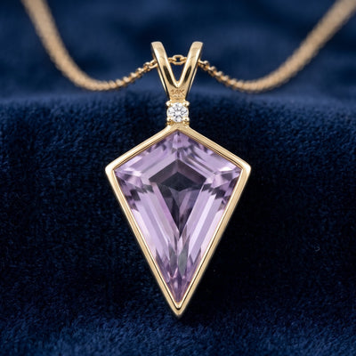 dije oro 14k con amatista púrpura natural 2.11ct corte kite, joyería mexicana Gold Shield