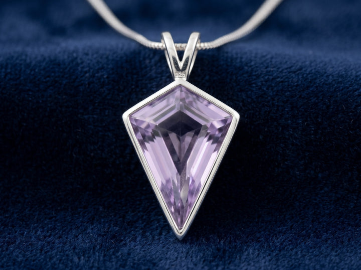 dije plata 925 con amatista púrpura natural 2.11ct corte kite, joyería mexicana Gold Shield