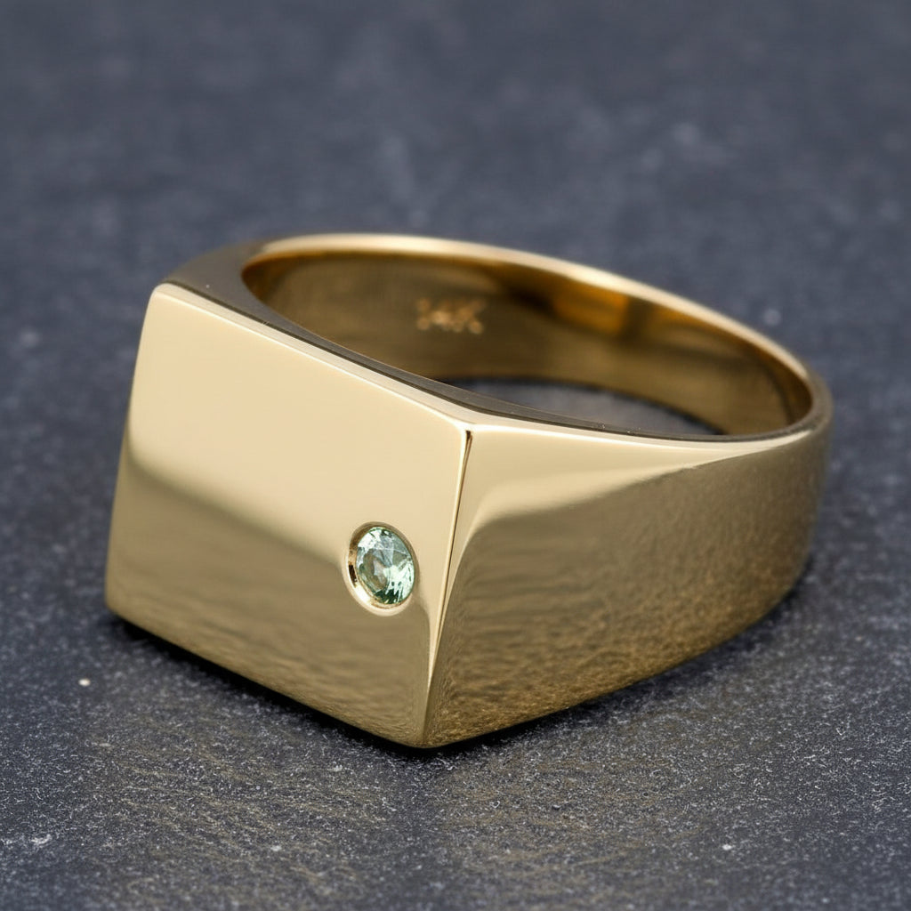 Anillo de hombre oro 14k con alexandrita 0.13ct (3mm) — gema pequeña, tamaño real