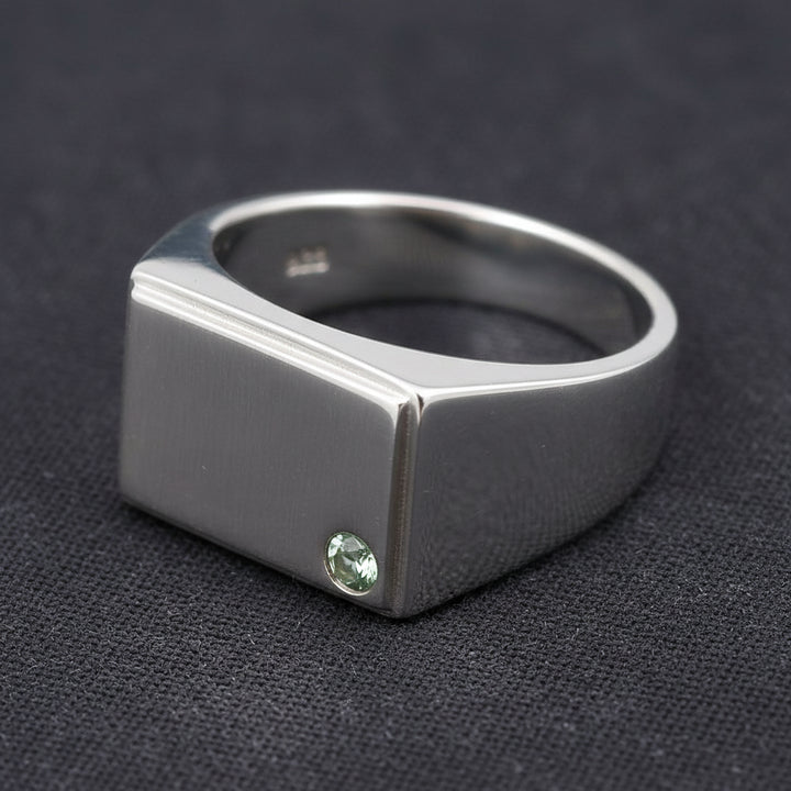 Anillo de hombre plata 925 con alexandrita 0.13ct (3mm) — gema pequeña, tamaño real