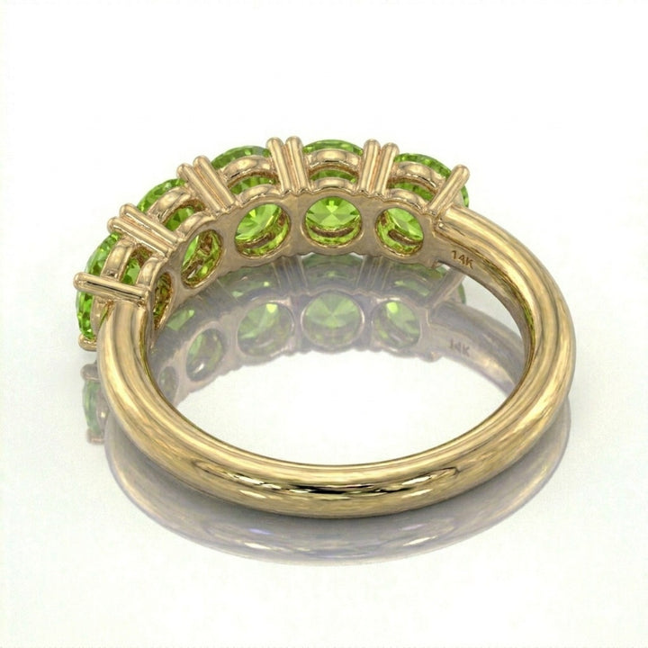 Anillo media eternidad oro 14k con peridotos verdes - tres cuartos - Gold Shield