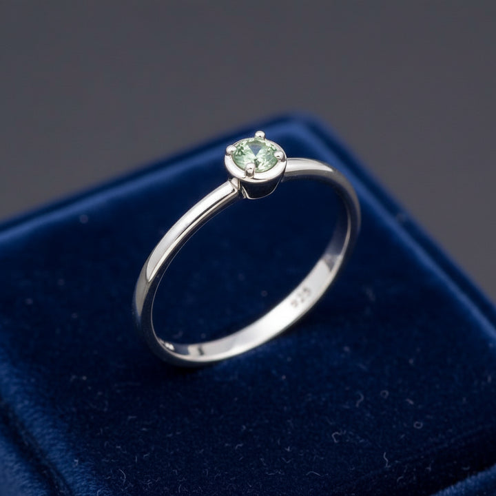 Anillo Plata 925 con Alexandrita Natural Rusia Urales 0.13ct (3mm) — gema pequeña, tamaño real