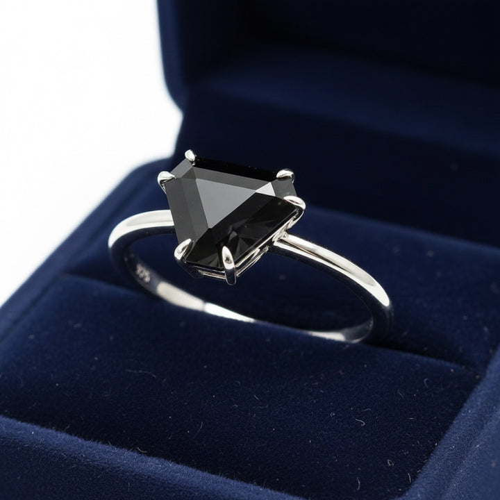 Anillo Plata 925 con Espinela Negra Natural Tanzania 4.8ct Corte F, joyería mexicana Gold Shield