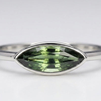 Anillo de plata 925 con zafiro azul verdoso natural Tailandia 0.98ct corte marquesa, vista frontal, joyería mexicana premium