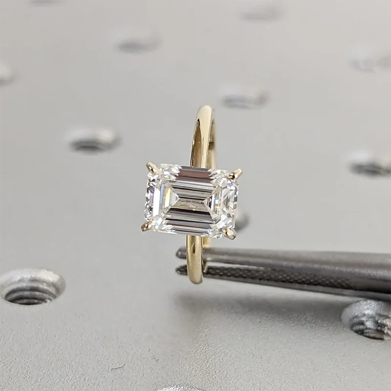 Anillo de zirconia corte esmeralda en oro vermeil, joyería para mujer - Gold Shield México