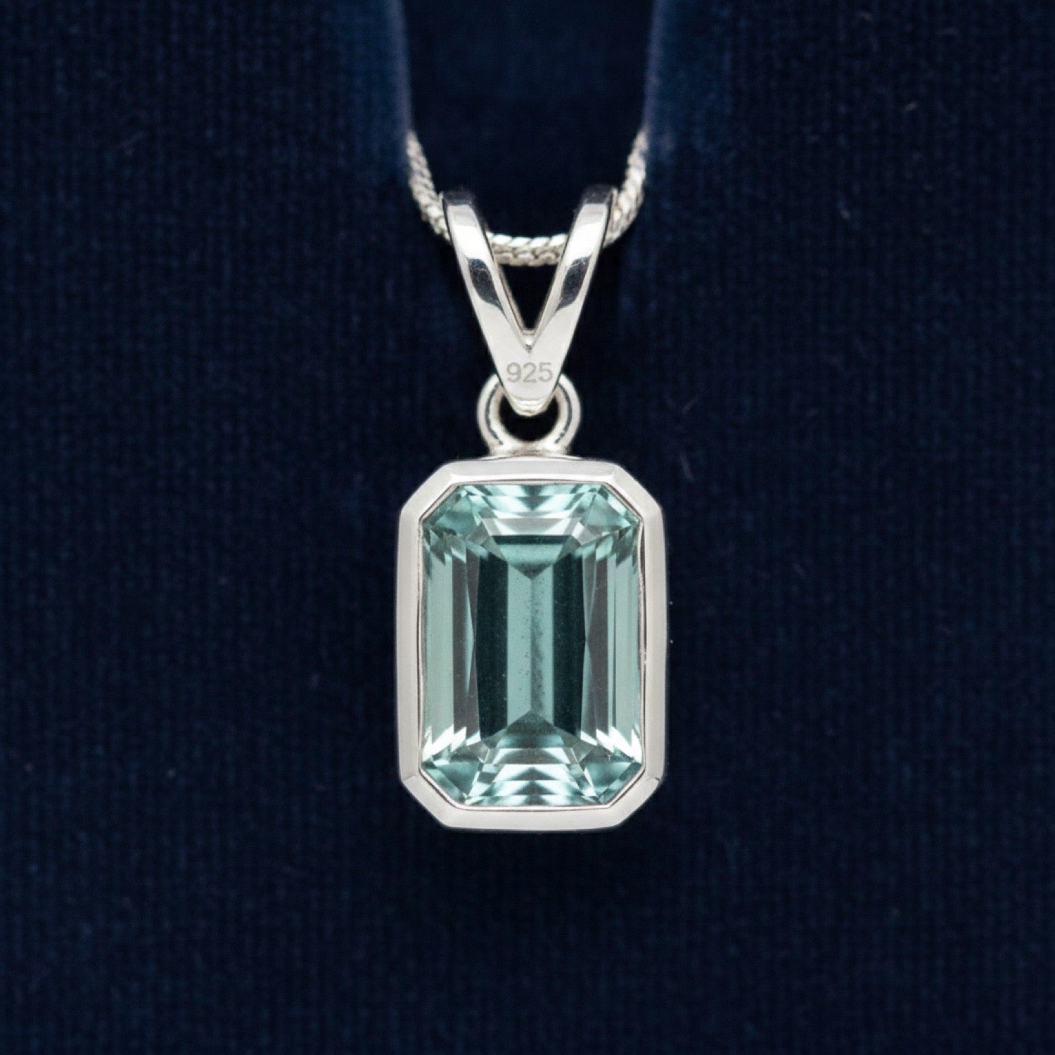 Berilo Azul-Verde Natural 0.69ct | Gold Shield – GOLD SHIELD