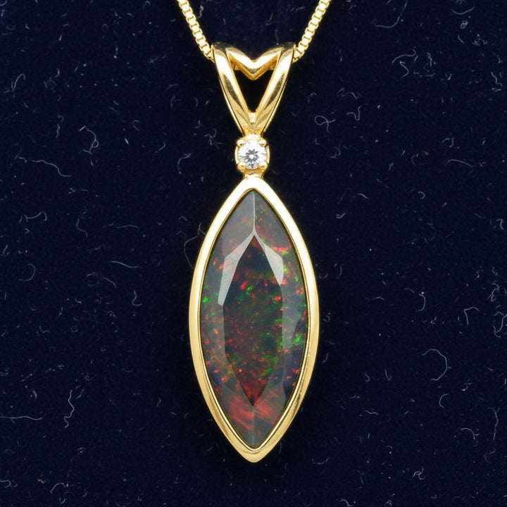 Dije Oro 14k con Ópalo Negro Natural Etiopía 1.12ct Corte Marq, joyería mexicana Gold Shield