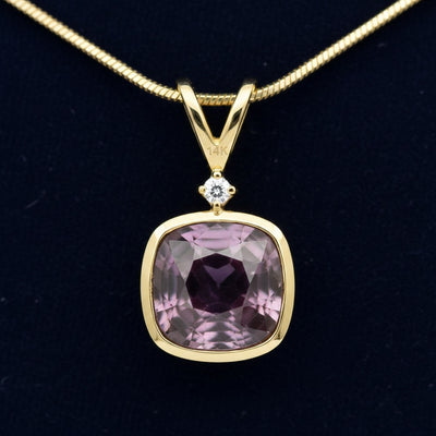 Dije Oro 14k con Espinela Purpura 0.61ct, joyería mexicana Gold Shield - PREVENTA