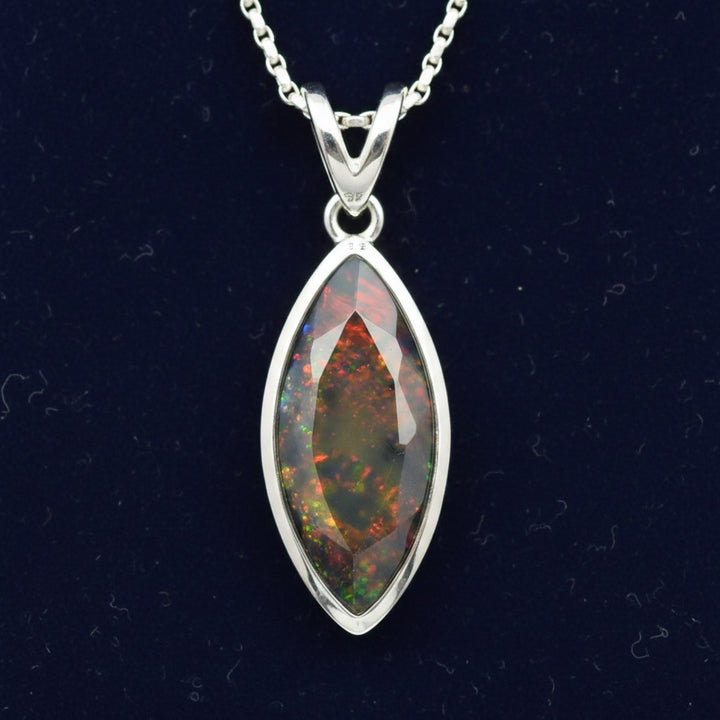 Dije Plata 925 con Ópalo Negro Natural Etiopía 1.12ct Corte Marq, joyería mexicana Gold Shield
