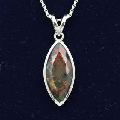 Dije Plata 925 con Ópalo Negro Natural Etiopía 1.12ct Corte Marq, joyería mexicana Gold Shield