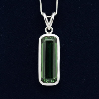 Dije Plata 925 con Turmalina Verde Sin Tratar Mozambique 1.25ct , joyería mexicana Gold Shield
