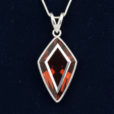 Dije Plata 925 con Granate Spessartita Sin Tratar Nigeria 9.38ct, joyería mexicana Gold Shield