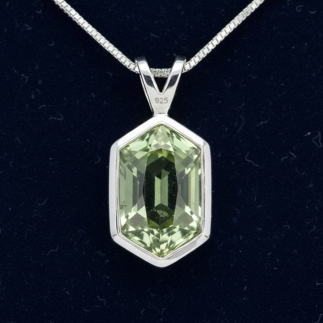Dije Plata 925 con Zafiro Verde Sin Tratar Australia 0.71ct - Pi, joyería mexicana Gold Shield