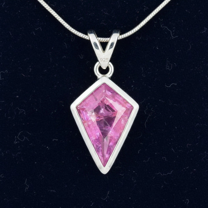 Dije Plata 925 con Zafiro Rosa Sin Tratar Tanzania 0.72ct - Piez, joyería mexicana Gold Shield