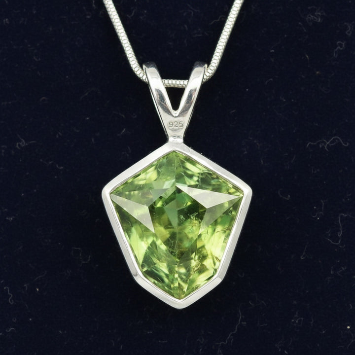 Dije Plata 925 con Zafiro Verde Sin Tratar Australia 0.7ct - Pie, joyería mexicana Gold Shield