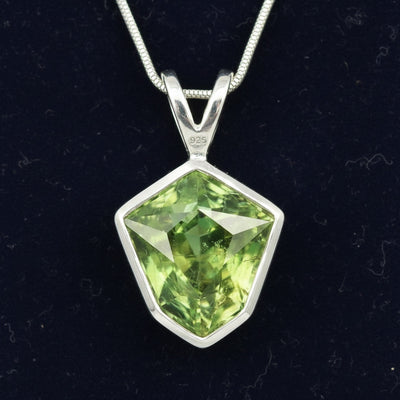 Dije Plata 925 con Zafiro Verde Sin Tratar Australia 0.7ct - Pie, joyería mexicana Gold Shield