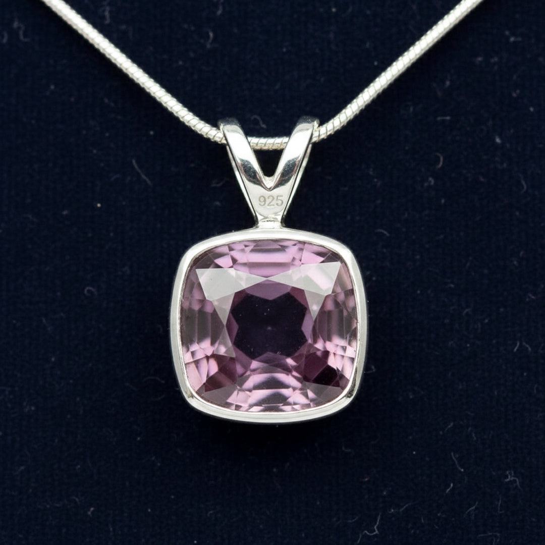 Dije Plata 925 con Espinela Purpura 0.61ct, joyería mexicana Gold Shield - PREVENTA