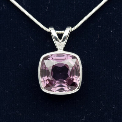 Dije Plata 925 con Espinela Purpura 0.61ct, joyería mexicana Gold Shield - PREVENTA