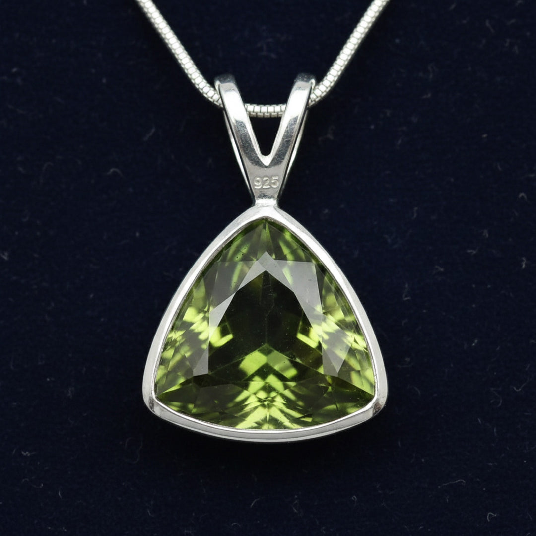 Dije Plata 925 con Zafiro Verde 0.93ct, joyería mexicana Gold Shield - PREVENTA