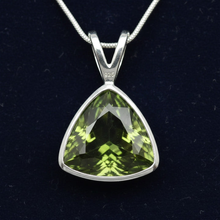 Dije Plata 925 con Zafiro Verde 0.93ct, joyería mexicana Gold Shield - PREVENTA