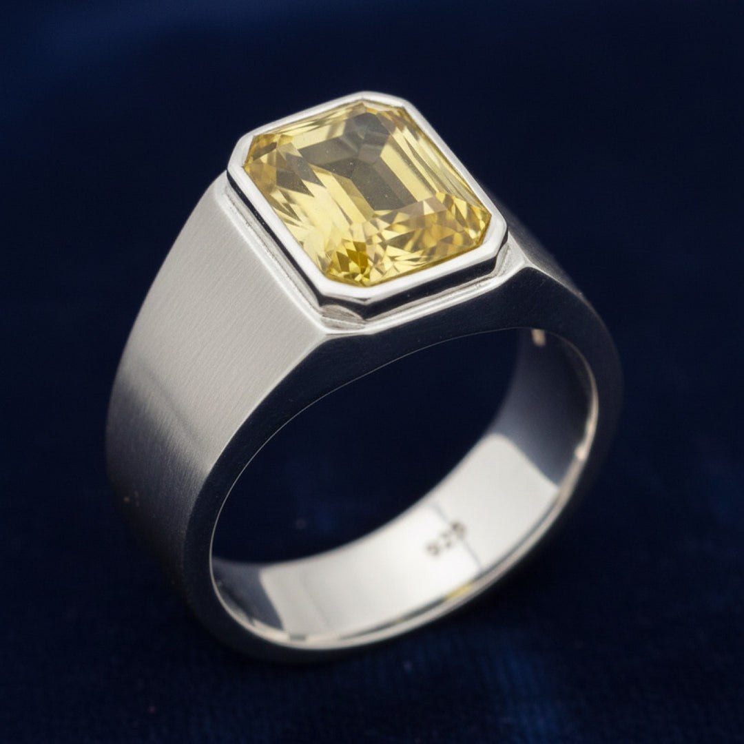 anillo de hombre de plata 925 con escapolita amarillo natural 3.83ct corte scissor de Tanzania, joyería mexicana Gold Shield