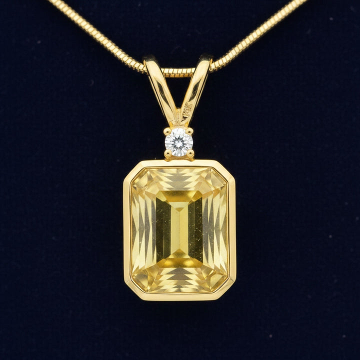dije de oro 14k con escapolita amarillo natural 3.83ct corte scissor de Tanzania, joyería mexicana Gold Shield