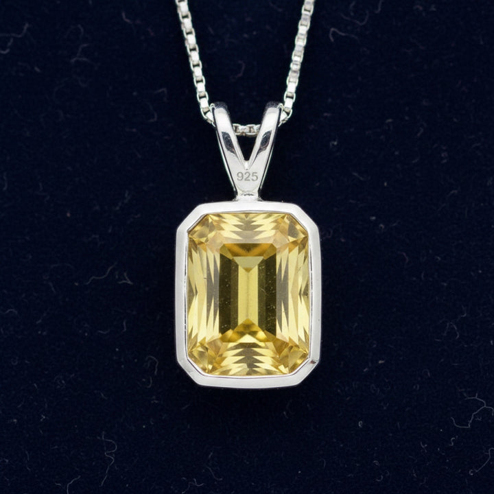 dije de plata 925 con escapolita amarillo natural 3.83ct corte scissor de Tanzania, joyería mexicana Gold Shield
