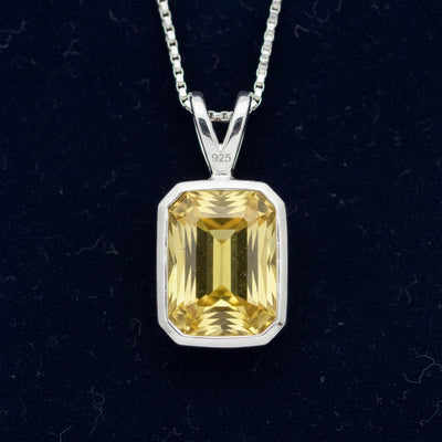 dije de plata 925 con escapolita amarillo natural 3.83ct corte scissor de Tanzania, joyería mexicana Gold Shield