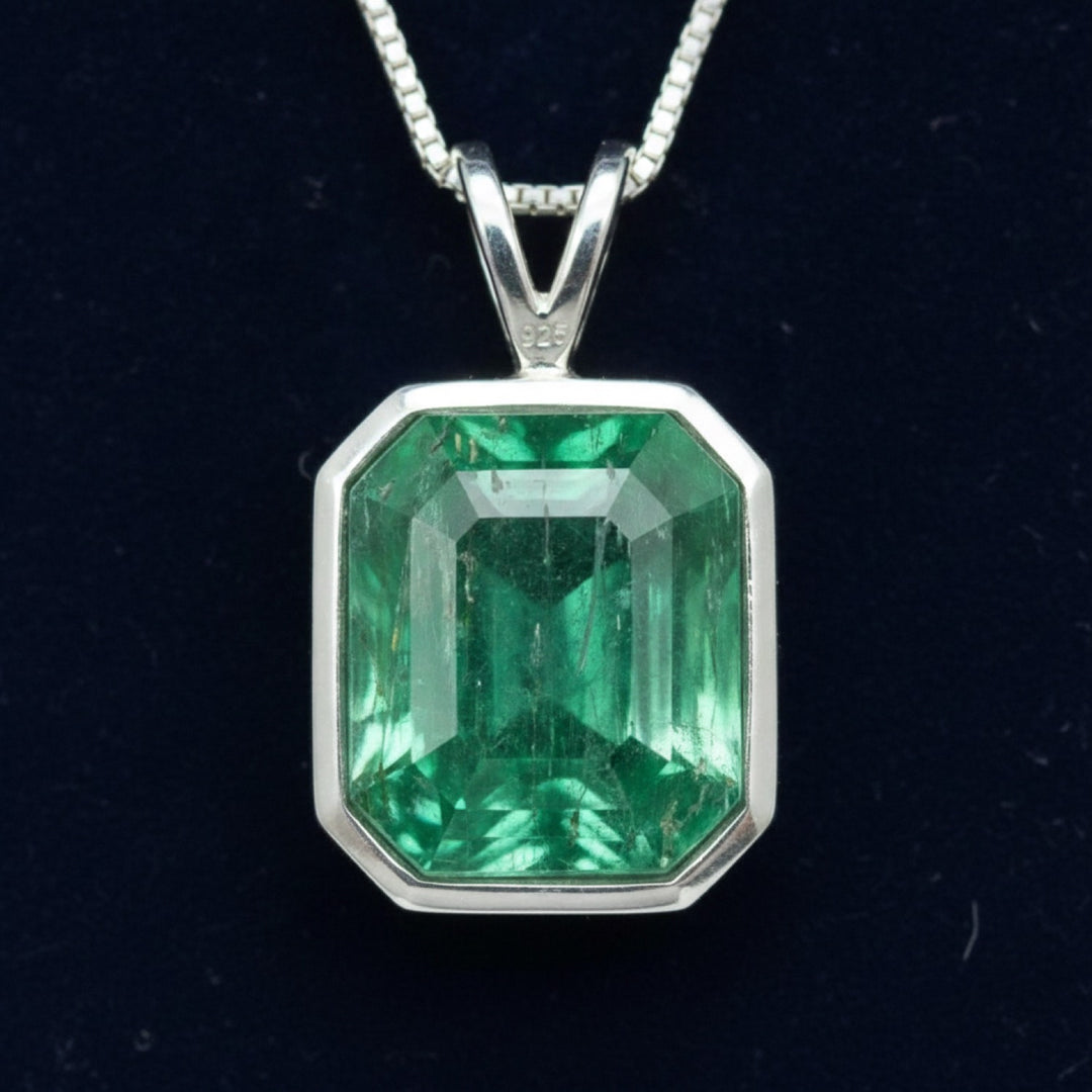 dije plata 925 con esmeralda verde natural 3.13ct corte octagono, joyería mexicana Gold Shield